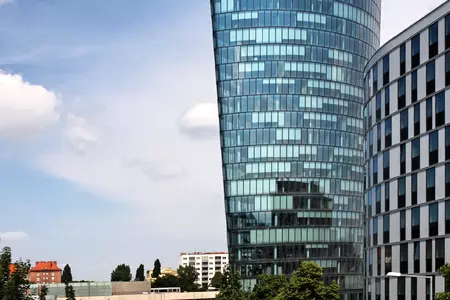 HOCH ZWEI | Bürogebäude in Wien | Gebogenes Architekturglas von Saint-Gobain Building Glass