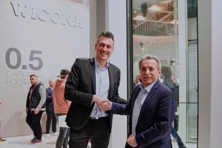 Vorreiter für die Kreislaufwirtschaft: Bruno Mauvernay (l.), Direktor des Geschäftsbereichs Glasfassaden bei Saint-Gobain und Henri Gomez (r.), Vice President bei Hydro Building Systems.