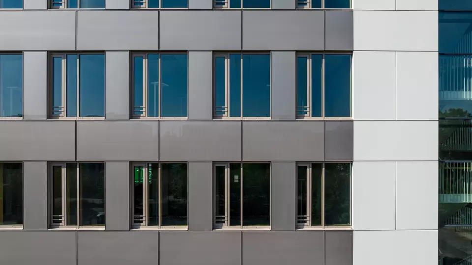 Strahlkraft in Sachen Nachhaltigkeit  Das Platinum in Wiesbaden glänzt mit einem zukunftsweisenden Gebäudestandard und hochtransparenten Gläsern von Saint-Gobain Glass